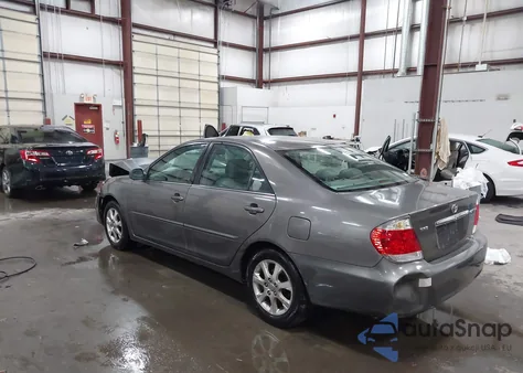 2006 Toyota Camry Xle z USA, uszkodzony, nr VIN 4T1BE32K86U666000